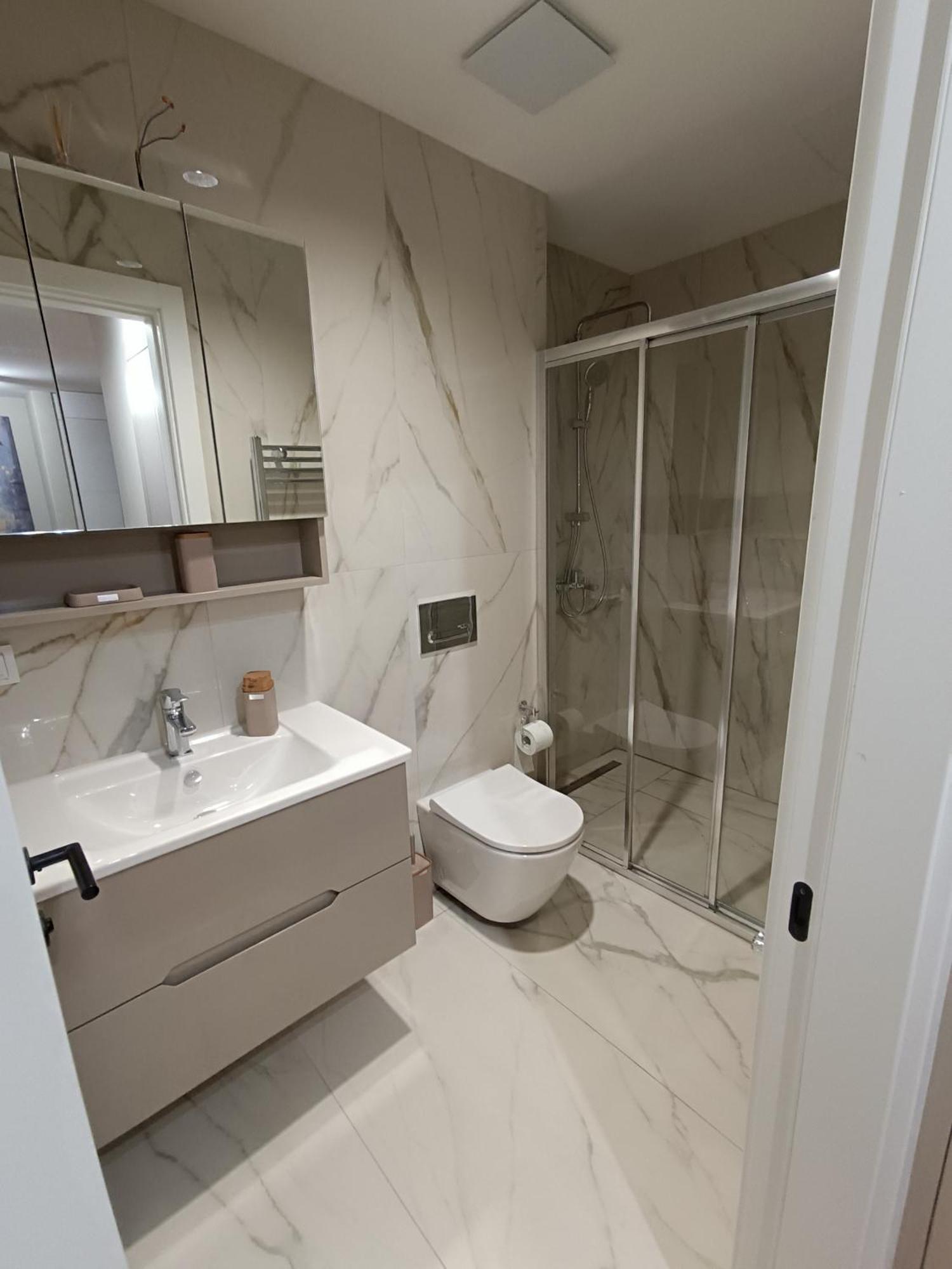 Anika Luxury Apartment At Diamond Center Skopje Luaran gambar