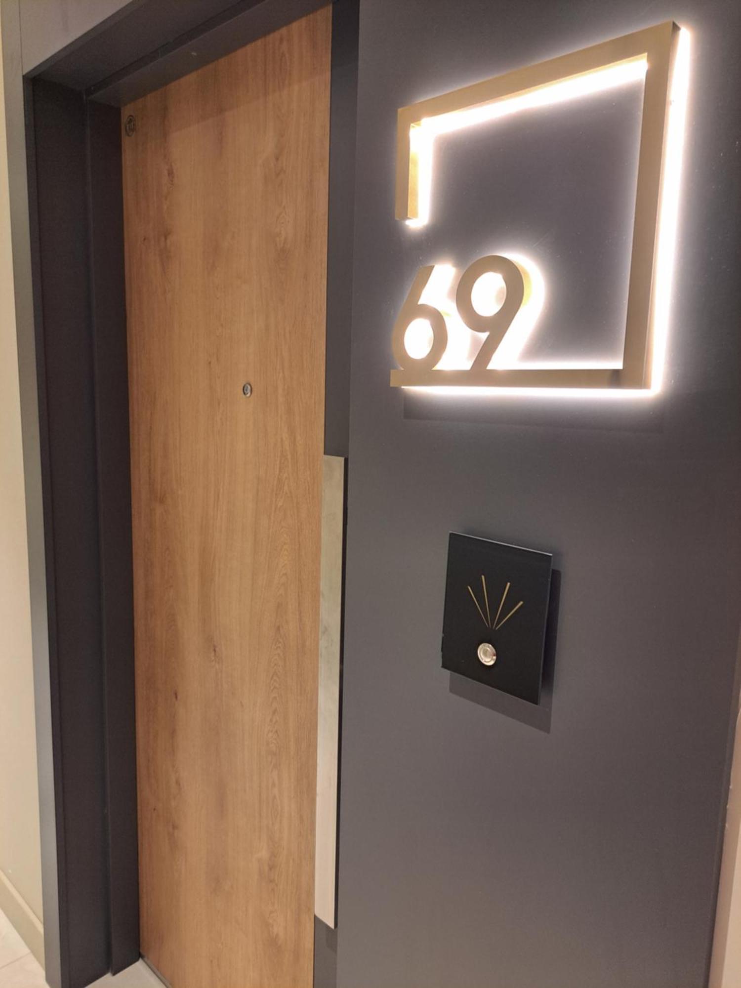 Anika Luxury Apartment At Diamond Center Skopje Luaran gambar