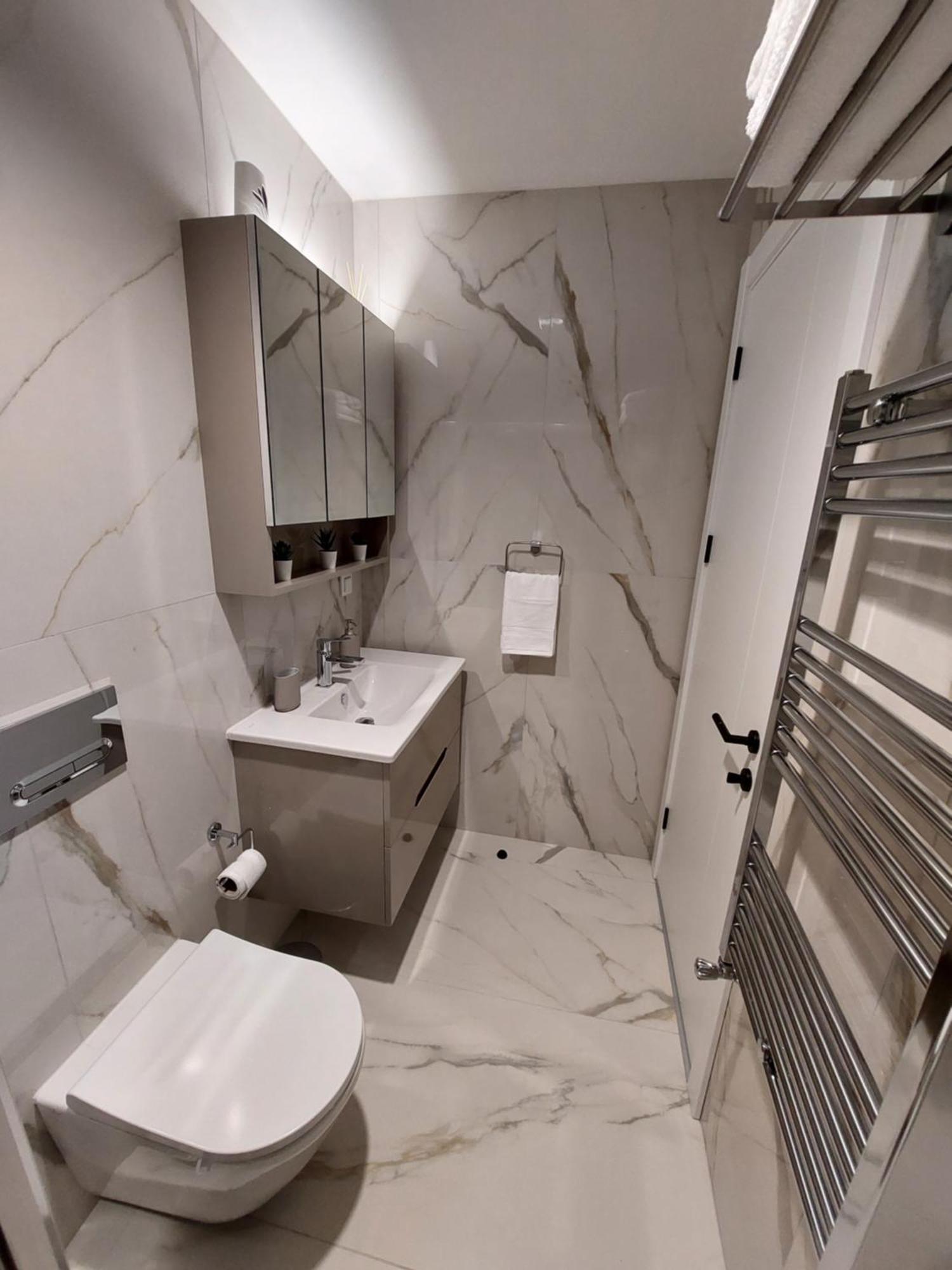 Anika Luxury Apartment At Diamond Center Skopje Luaran gambar