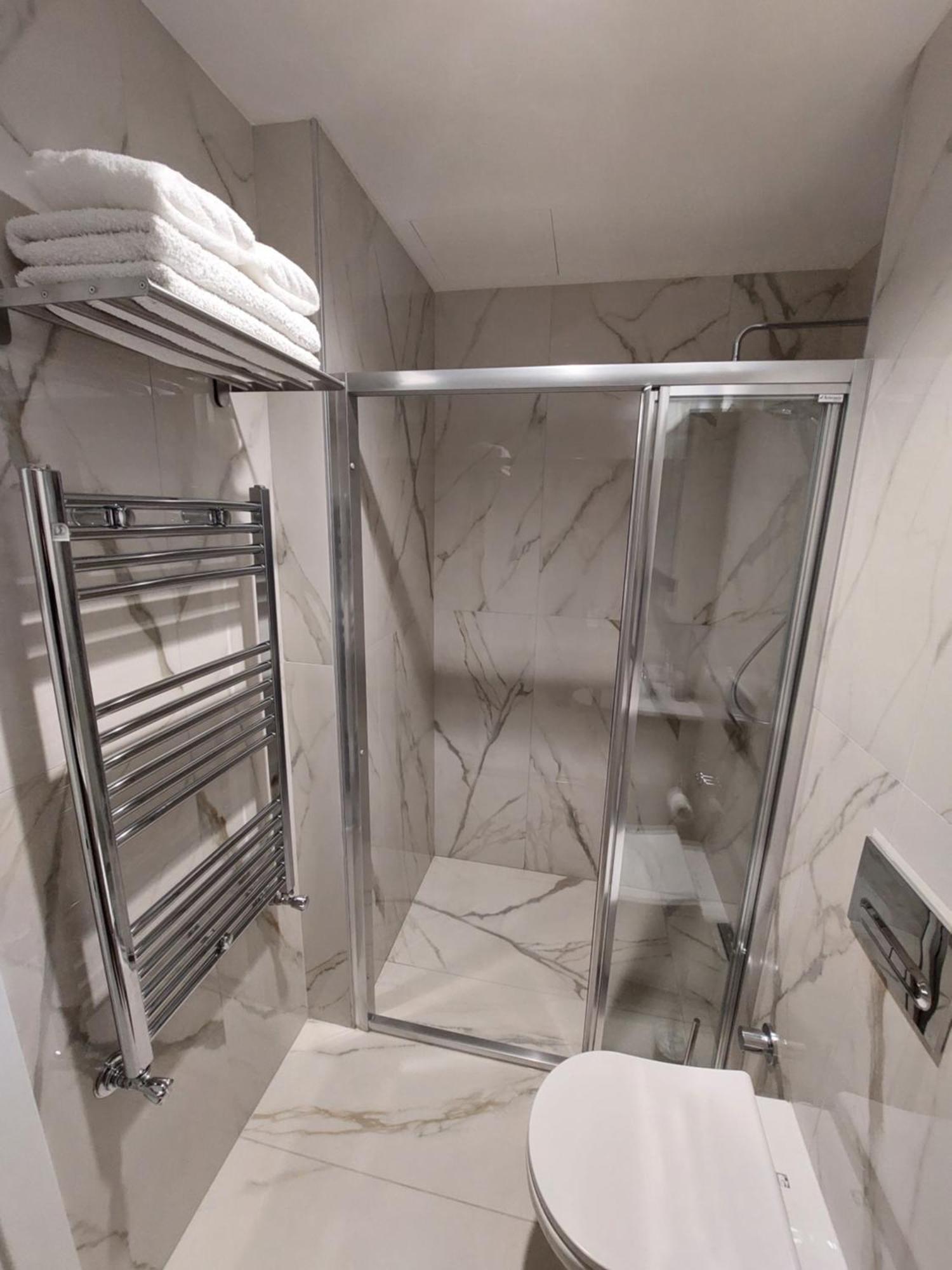 Anika Luxury Apartment At Diamond Center Skopje Luaran gambar